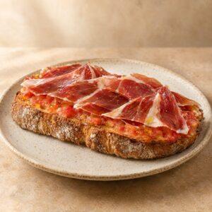 Tostada de jamón con tomate